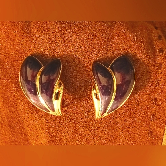 Vintage Trifari TM Clip Earrings - Picture 1 of 11